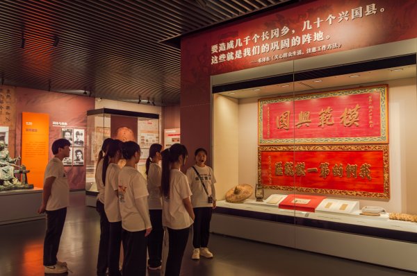 高开网 【青春华章·赣劲十足】南航学子瑞金行 红色铸魂践担当
